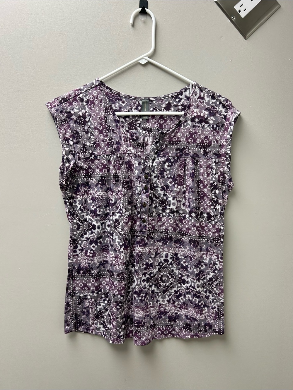 Denver Hayes Womenâs Purple Patterned V-Neck Tank Top